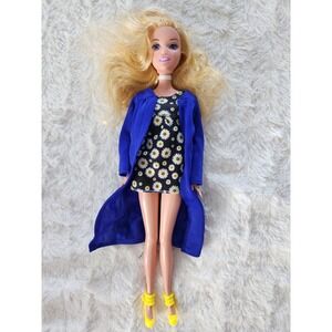 Disney 2009 Aurora Doll Dress With‎ Floral Dress Blue Jacket Yellow Shoes